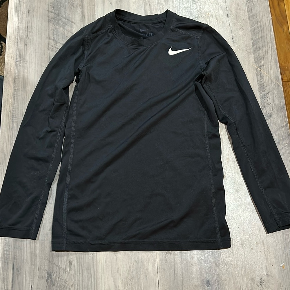 Nike long sleeve shirt (big boys)
